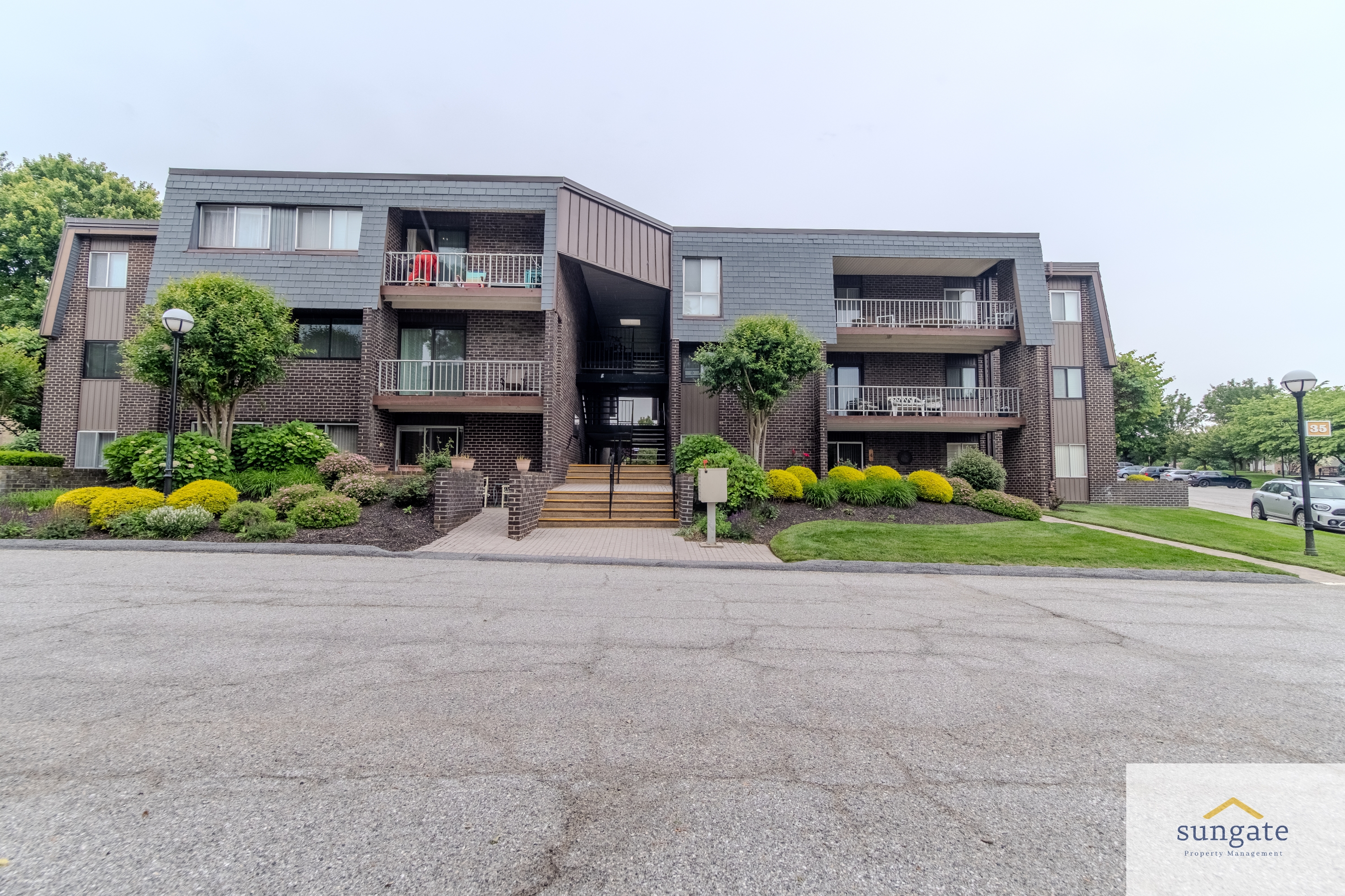 35 Stonehenge Cir, Unit 11